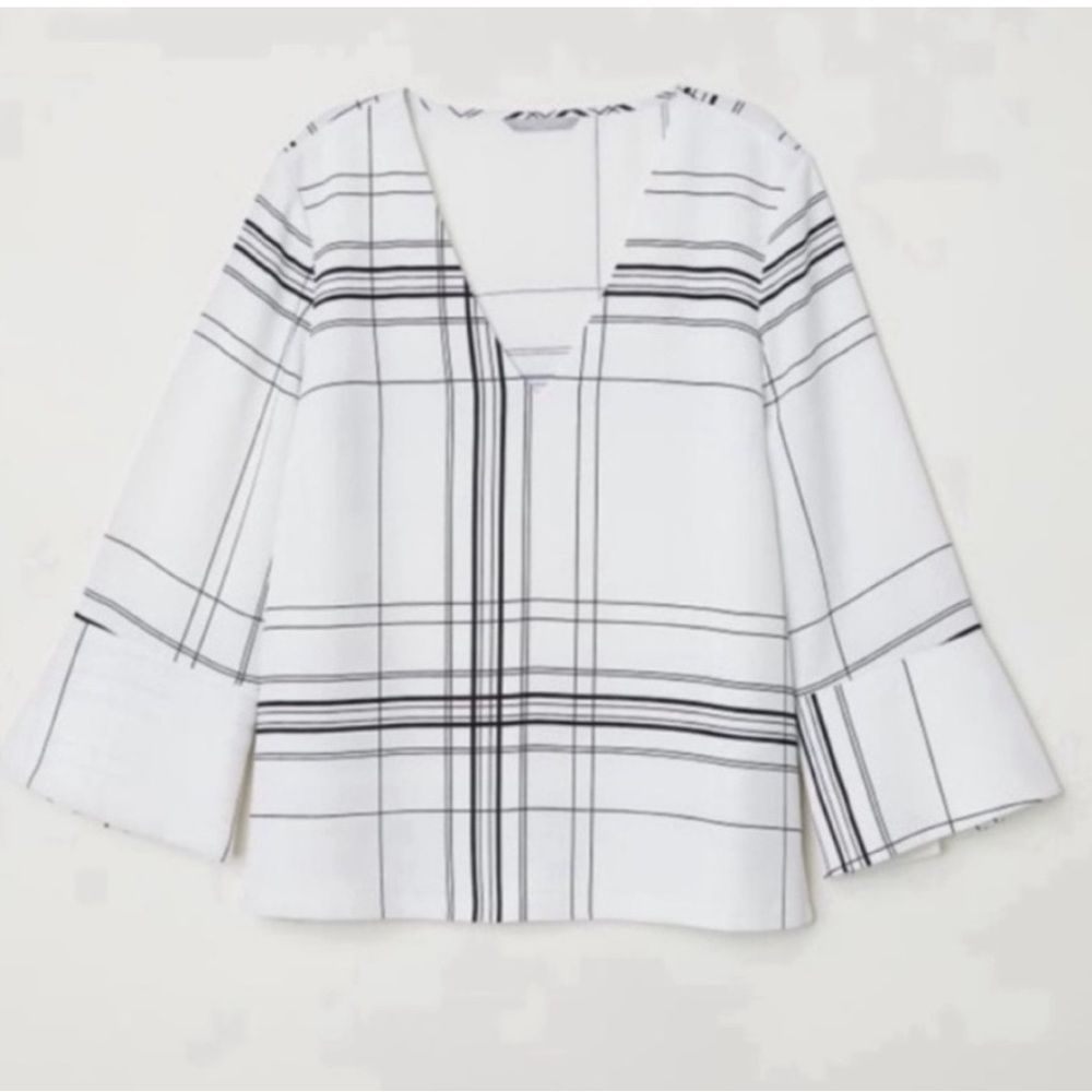 Small H&M Black and White V-Neck Blouse